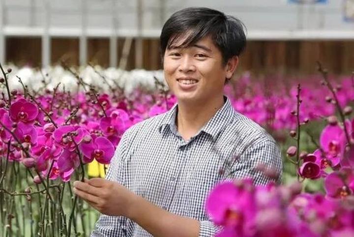 Nội dung: Mùa hè đang đầy vui vẻ với những xu hướng mới, và Huda Ice Twist đang chinh